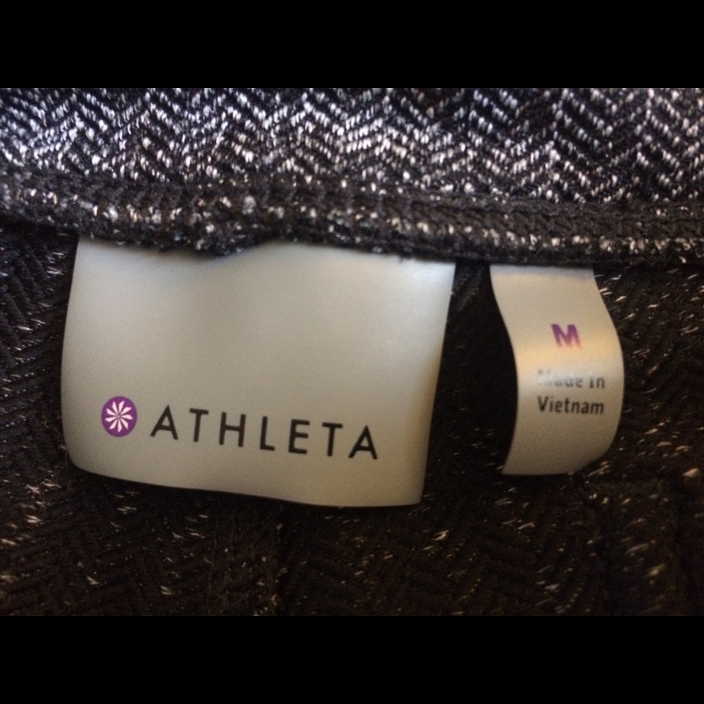 Size M Athleta high-waisted stretchy pants - fits a woman's size 6 / 8 - Picture 5 of 5